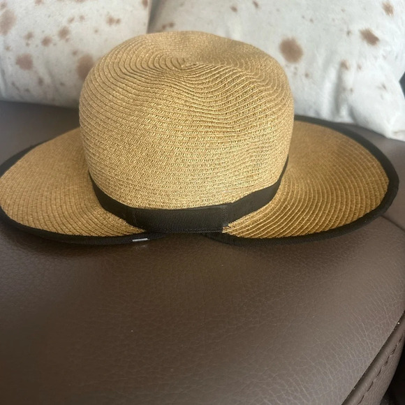 C.C Lovely Paper Hat - Picture 2 of 4